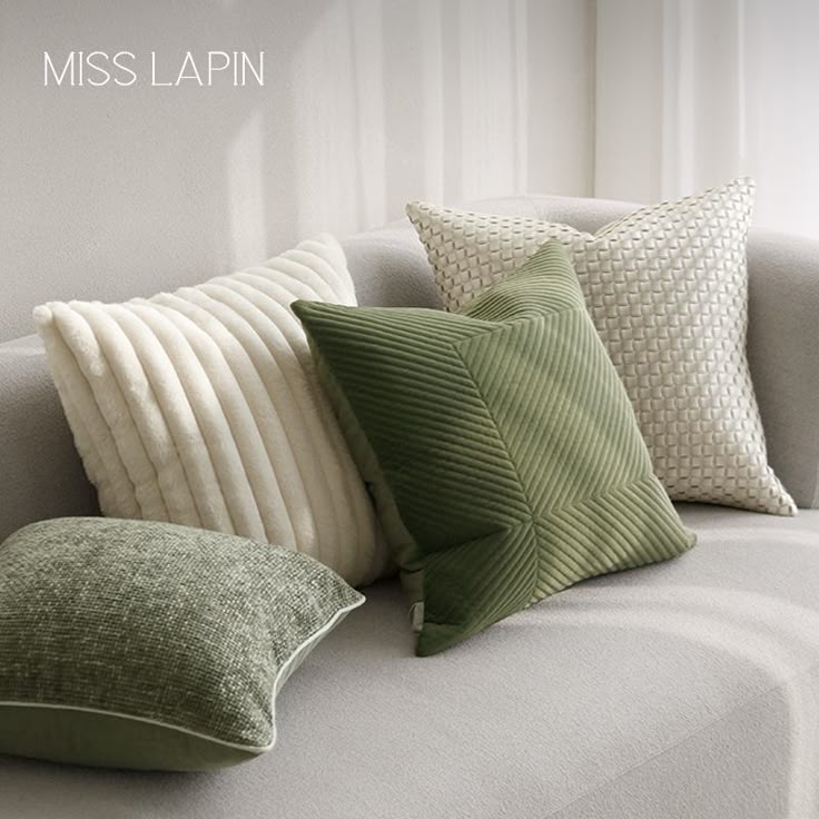 10 Throw Pillow Combinations That Instantly Transform Your Sofa
